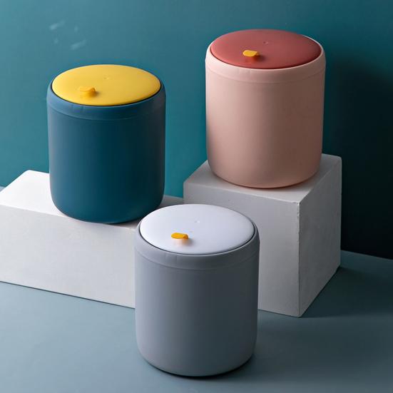 Настольный мусорный бак 4 л с ручкой. Большая емкость. Контрастный цвет. Съемный. Легко чистится. Изоляция запаха. Пластиковая крышка пресс-типа. Мини-контейнер для мусора. Канцелярские товары.