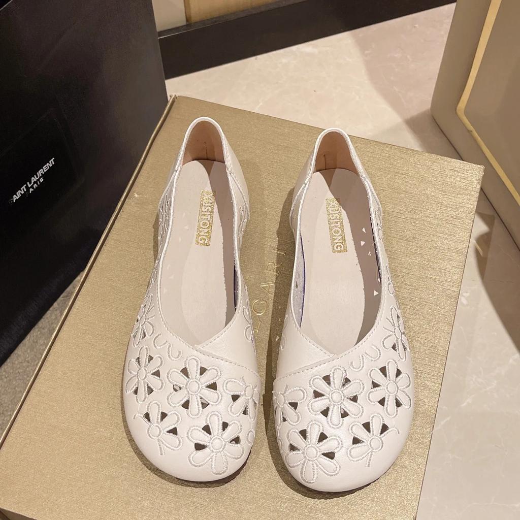 2024 Ethnic Style Hollow Out Mother Flats Shoes Soft Leather Holes Shallow Mouth Breathable Fashion Flat Lazy Women's Shoes