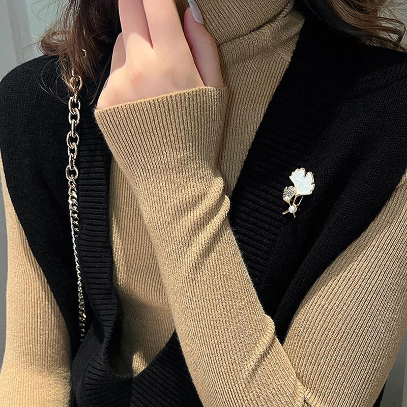 Pearl Ginkgo Leaf Brooch High-end Women's Exquisite and High-end Design Sense Suit Sweater Brooch