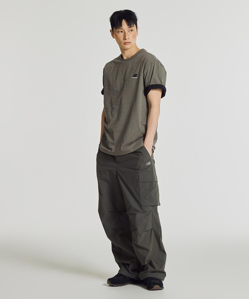 New Balance Nbneg31633 / Uni Frozen Essential Футболка с коротким рукавом и маленьким логотипом (хаки)