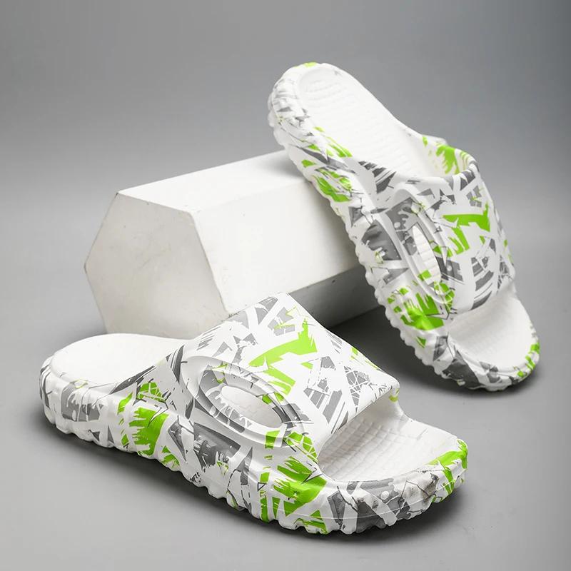 Уличные мужские тапочки Легкие мужские пляжные туфли Нескользящие шлепанцы для ванной Мягкие домашние сандалии Модные шлепанцы