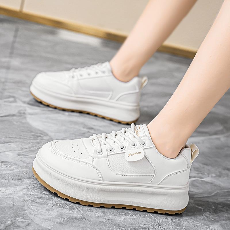 2025 spring women's shoes new breathable little white shoes women's Korean version versatile thick-soled heightening sports and leisure boar