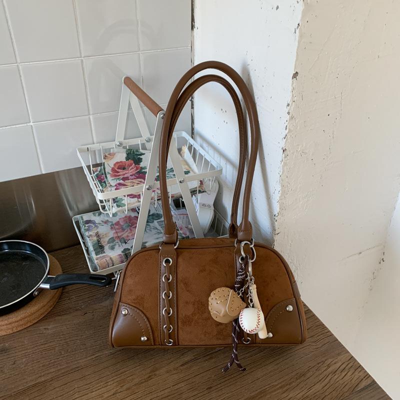 Модная универсальная сумка Бостон 2025 нишевый дизайн корейская версия инс простая высококлассная сумка через плечо для通勤 ретро