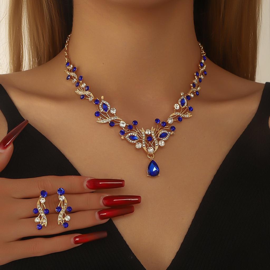 European and American Necklace Earrings Two-piece Set Flower Bride Retro High-end Design Sense