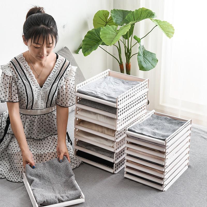 Пластиковый ящик для хранения вещей