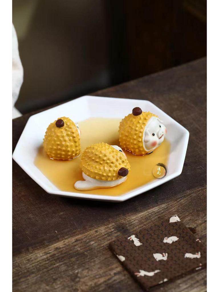 Yixing Zisha Tea Pet: Durian Hedgehog, Cat & Piglet Lid Rest - Cute, Nurturable Ornament for Tea Play