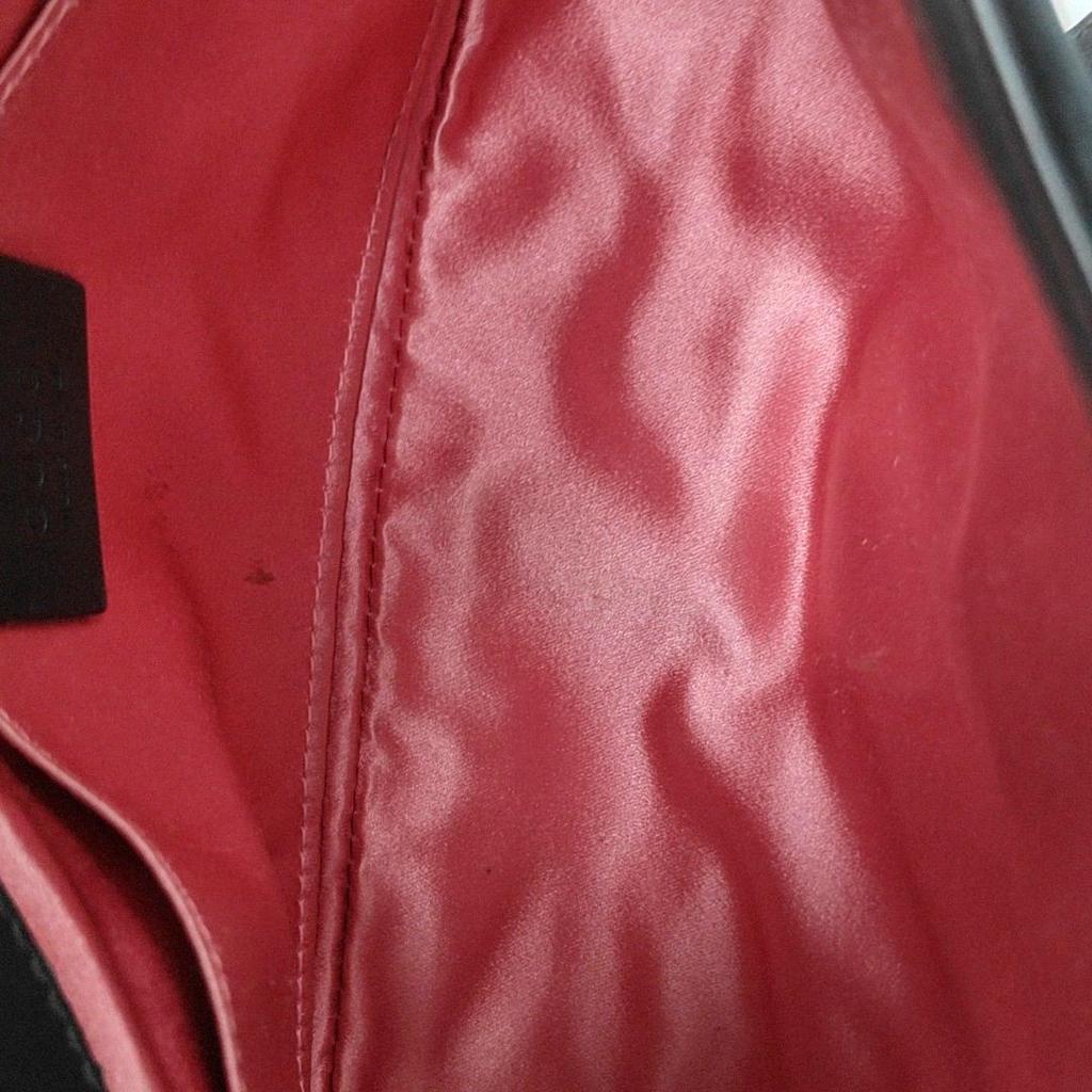 [Pre-Owned] GG Marmont Series Vintage Logo Chain Quilted Velvet Mini Crossbody Bag - Very Good #P6DIDQ