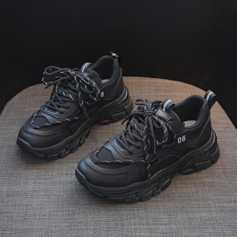 Кроссовки для женщин. Хит весенней моды. Белые спортивные туфли на шнуровке. Женские повседневные кроссовки для бега. Вулканизированная обувь. Дизайнерские кроссовки.