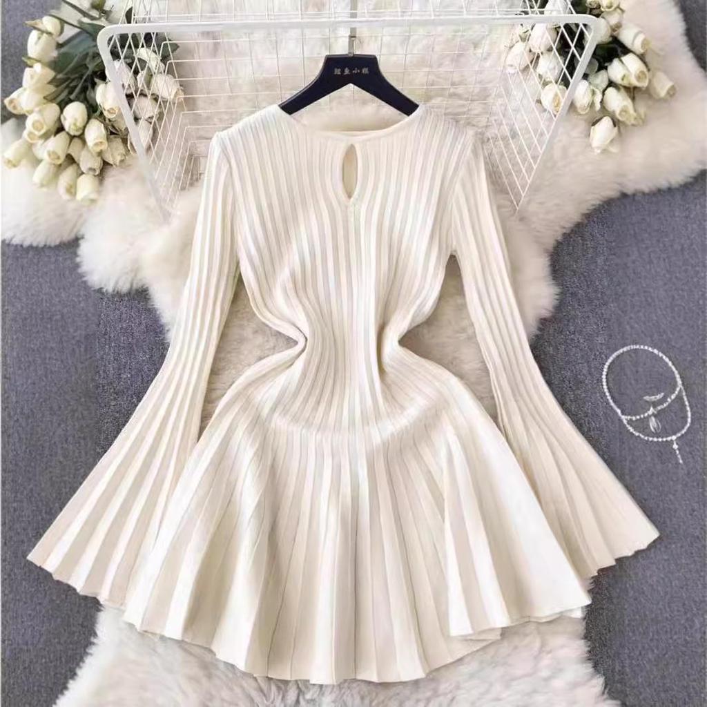 Вязаное платье-свитер в стиле Хепберн для женщин: Элегантная короткая юбка с французской талией для осени и зимы.