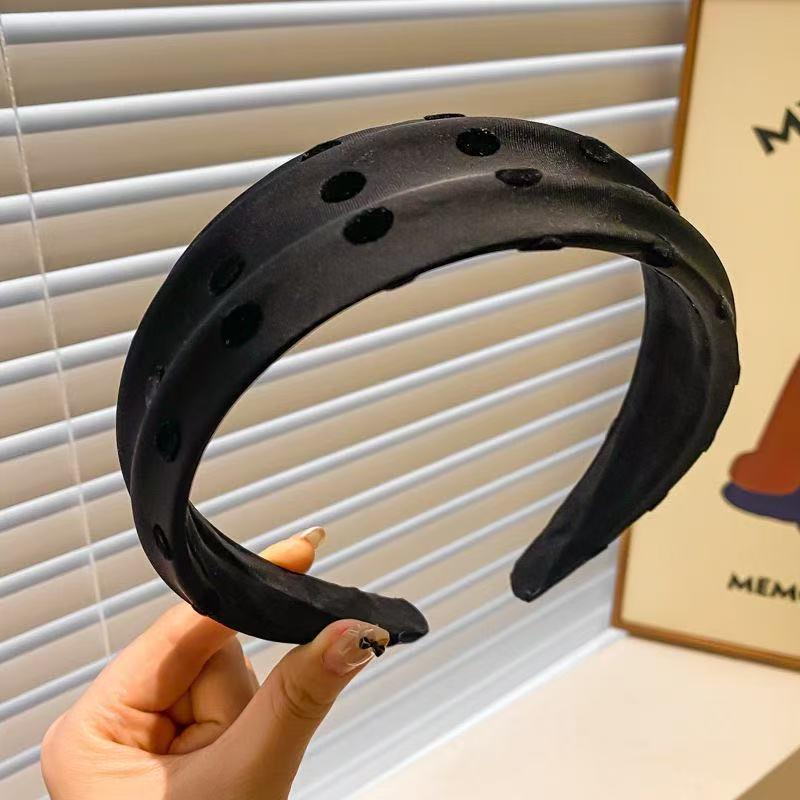 Женская повязка на голову в горошек 2025: Высококлассный, широкий дизайн для более стройного вида