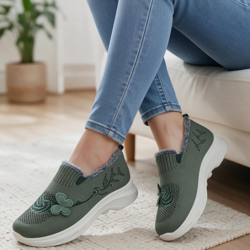 Middle and old cotton shoes winter velvet fly-woven embroidery one-pedal mother shoes flat bottom non-slip warm old Beijing cloth shoes