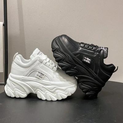 Модные женские кроссовки на платформе светло-бежевые туфли больших размеров 35-42 повседневные массивные черные кроссовки женские модные вулканизированные туфли Zapatillas