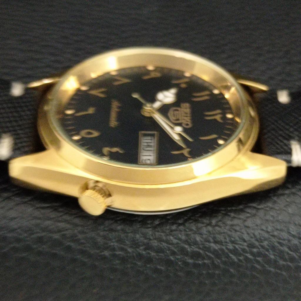 ЯПОНСКИЕ ВИНТАЖНЫЕ ОТРЕМОНТИРОВАННЫЕ МУЖСКИЕ АВТОМАТИЧЕСКИЕ ЧАСЫ SEIKO 5 С ЧЕРНЫМ ЦИФЕРБЛАТОМ a446740-1