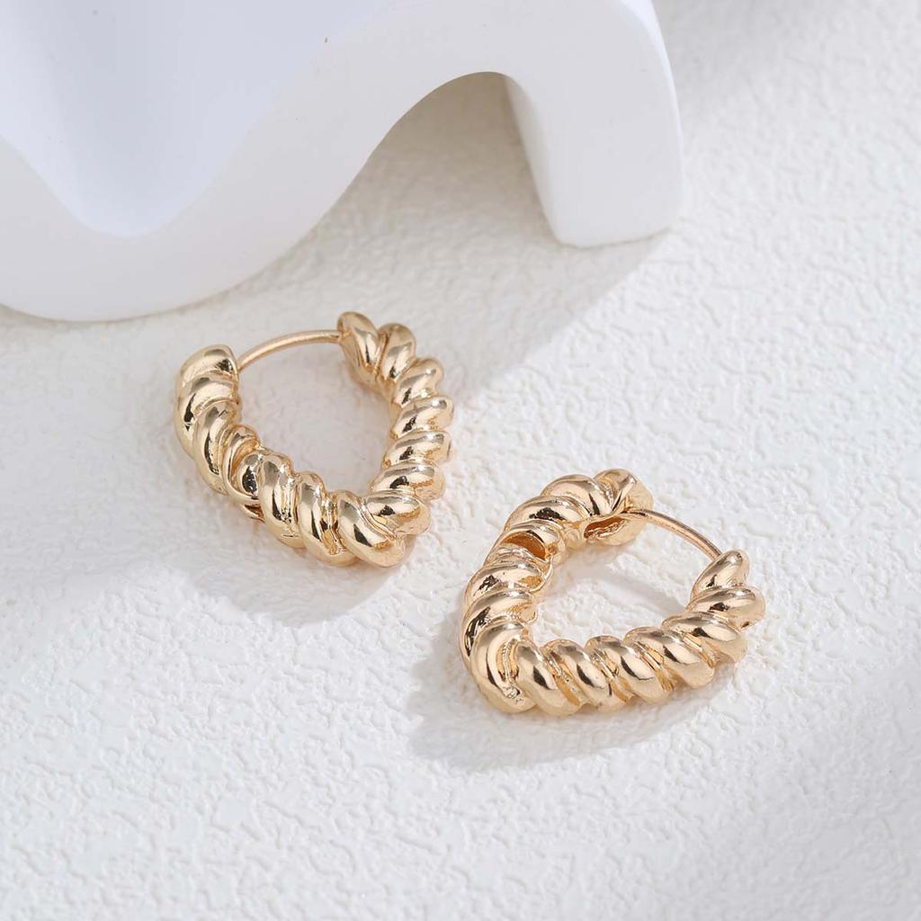 Трансграничные простые серьги-пусеты «Любовь» Женские модные темпераментные универсальные серьги-кольца для работы Элегантные серьги-сердечки Серьги