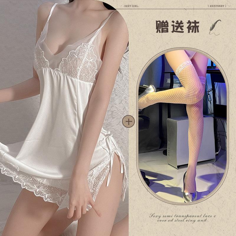 Sexy underwear, small breasts, sexy temptation, convenient suspenders on the bed, no need to take off sleeping clothes, nightgown teasing robe