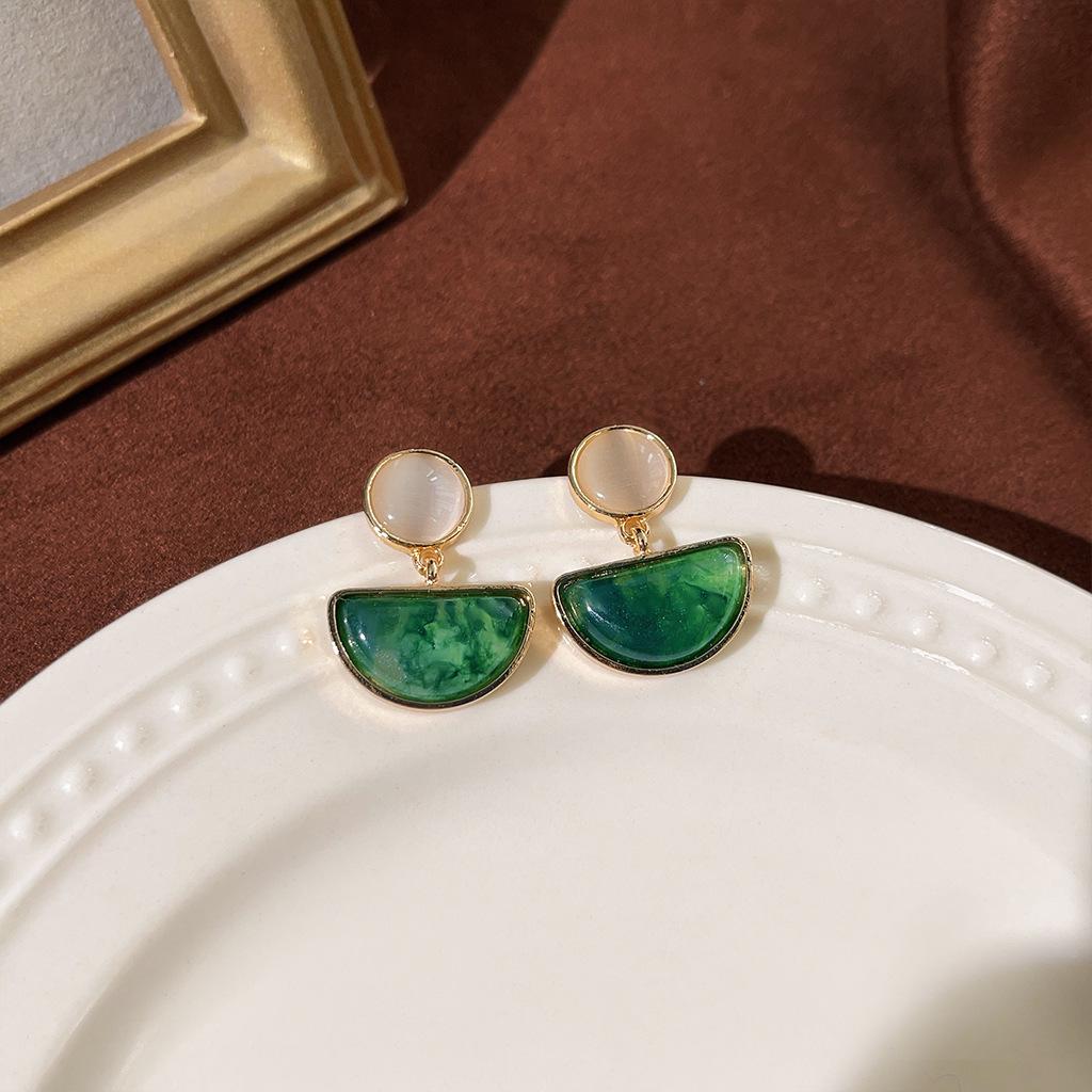 Изумрудные серьги-пусеты в стиле ретро середины века