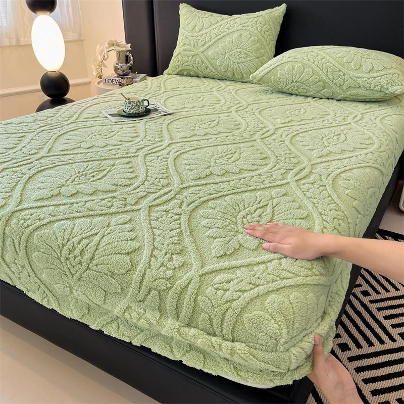 3PC Bedding Set Bedcloth Warm Winter Bed Cover 3D Embossed Velvet Mattress Cover Tafferta Bedsheet Winter Warm Fitted Sheet Mattress Protector