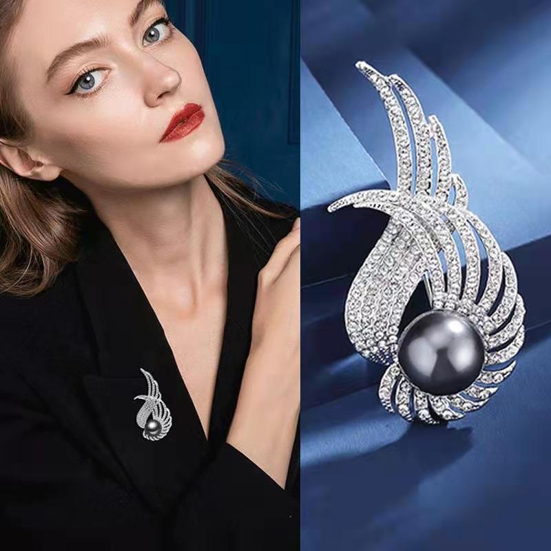 Fashion Charm Angel Wings Brooch Corsage Women Christmas Jewelry Gift