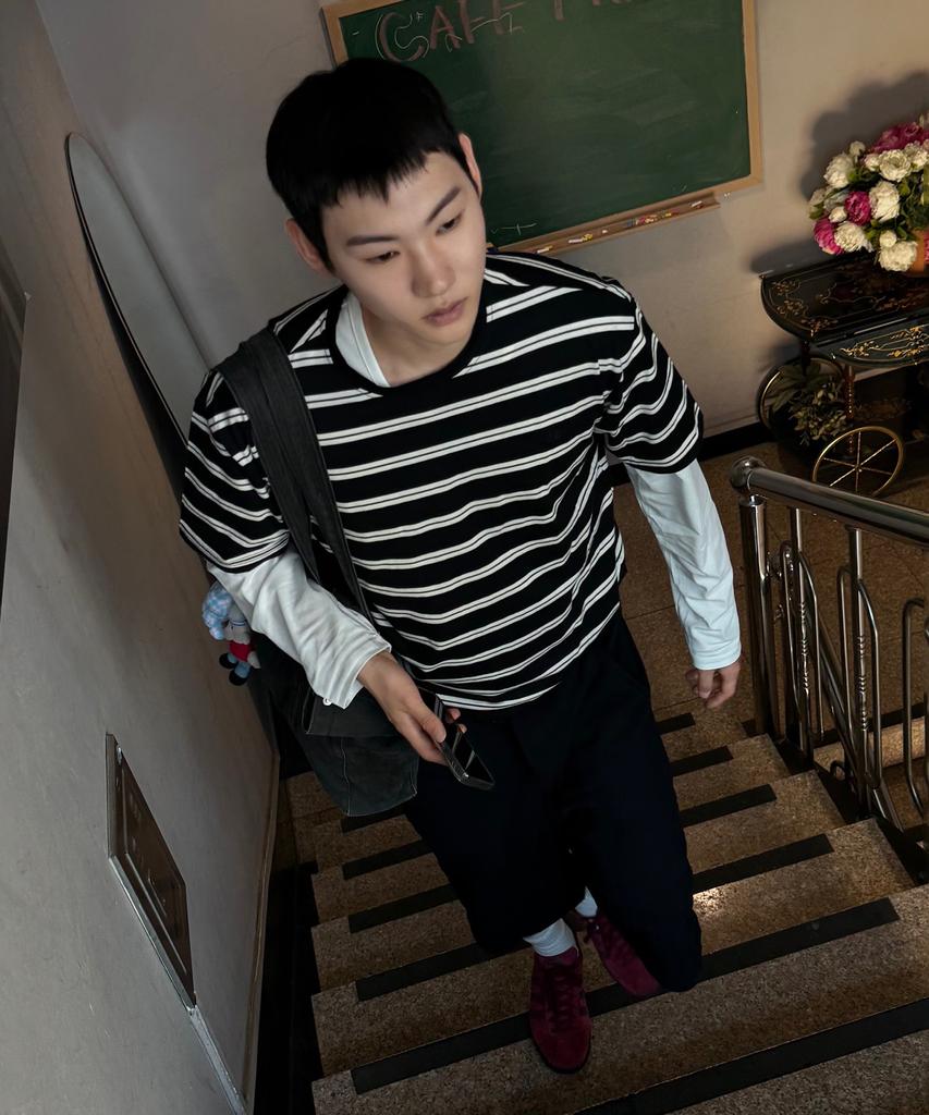 PLACESTUDIOMAN Striped Cotton Logo Embroidered Round Neck Oversized Short Sleeve T-Shirt [Black]