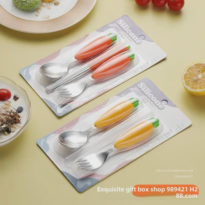 Набор детской столовой посуды из силикона и нержавеющей стали 304 с морковной тематикой: Ложка, вилка и палочки для детского питания