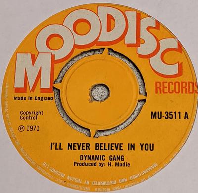7-дюймовая пластинка DYNAMIC GANG - I'll Never Believe In You / Black A MU3511 Moodisc Records 1971 UK Reggae, Ska & Dub Used