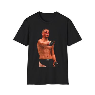Нейт Диас UFC окровавленный и смеющийся, когда он указывает Пальцем Футболка Унисекс Футболка