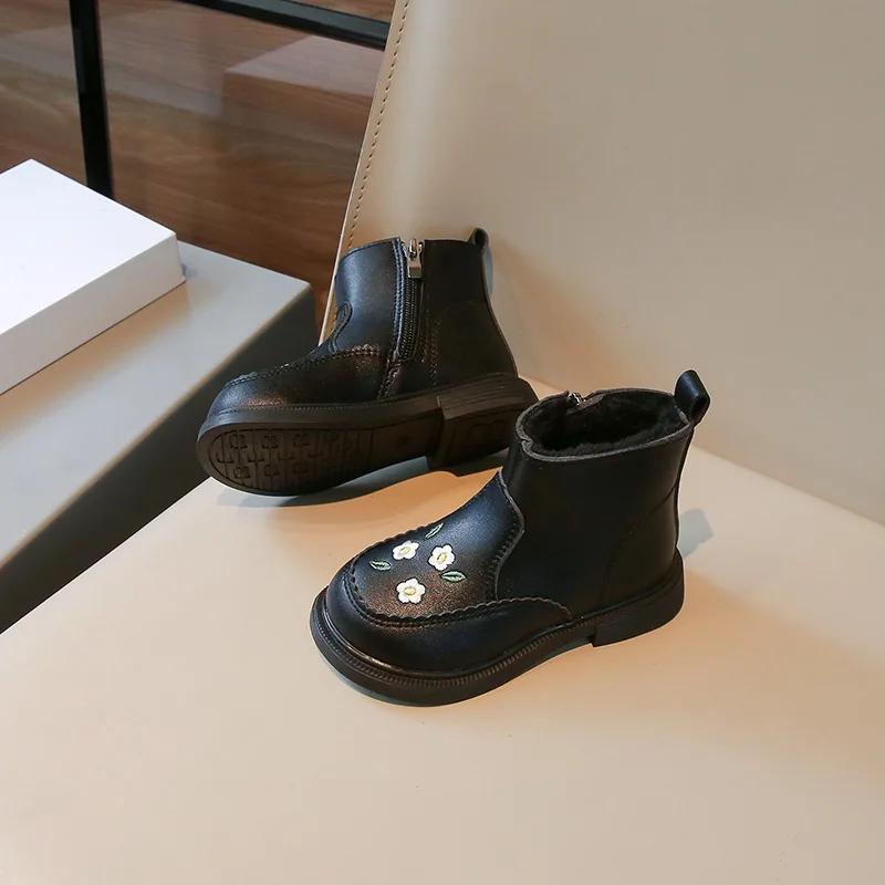 Новые зимние сапоги для девочек, милые детские вышитые ботильоны принцессы, модные теплые плюшевые детские повседневные хлопковые сапоги, универсальные