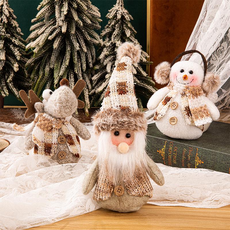 Рождественский ornament Снеговик в вязаной шапке и шарфе