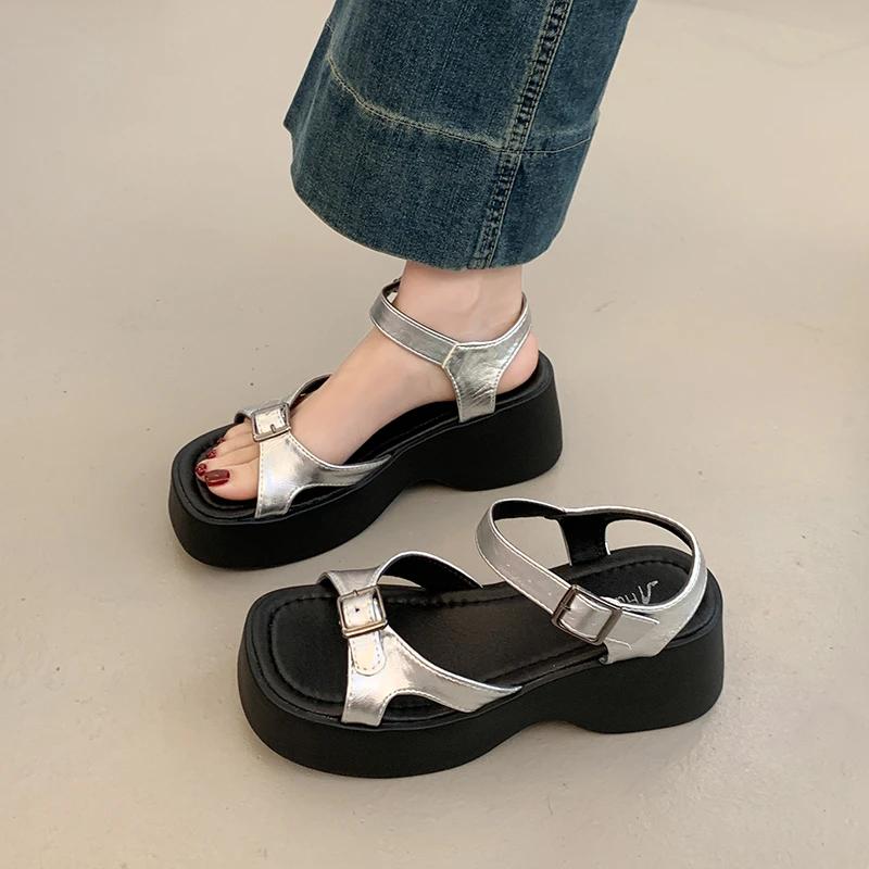 Женские сандалии ретро женская обувь 2025 летние девушки новые наружные толстые ретро женская обувь