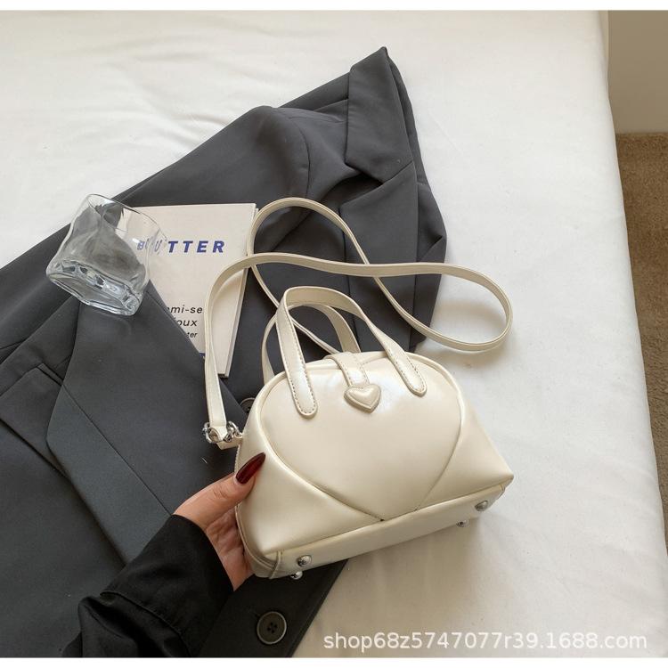 Niche design love shell bag women's 2025 spring and summer new soft leather fashion handbag messenger small bag