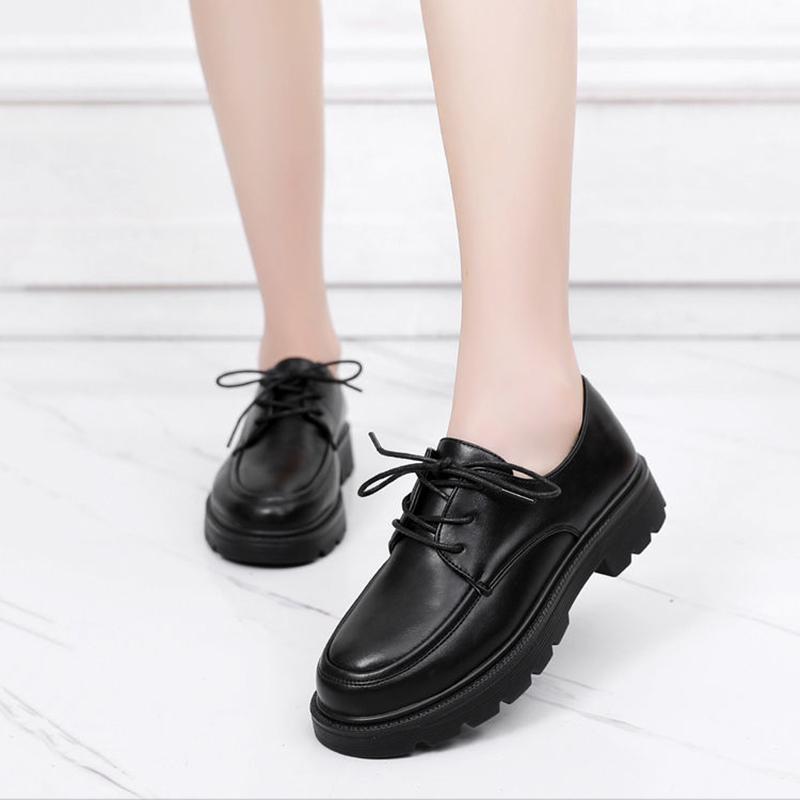 Нескользящая рабочая обувь. Женская черная кожаная обувь. Удобная и мягкая обувь для мамы среднего возраста. Туфли на плоской подошве.