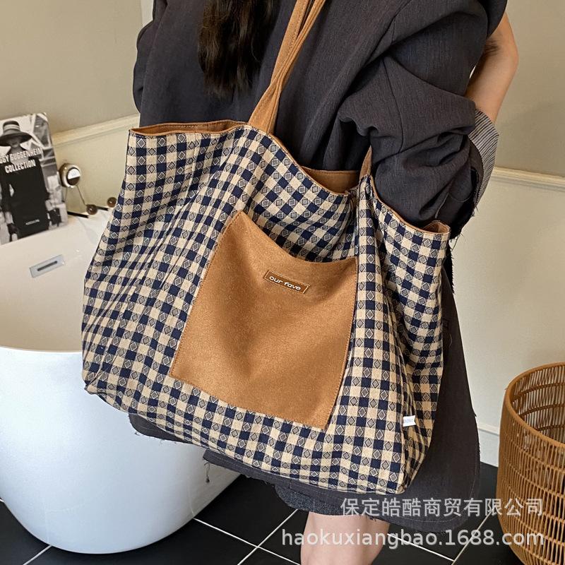 Сумка с леопардовым принтом женская большой вместимости 2025 новая осенне-зимняя повседневная плечевая сумка для покупок, популярная сумка-тоут для поездок в этом году