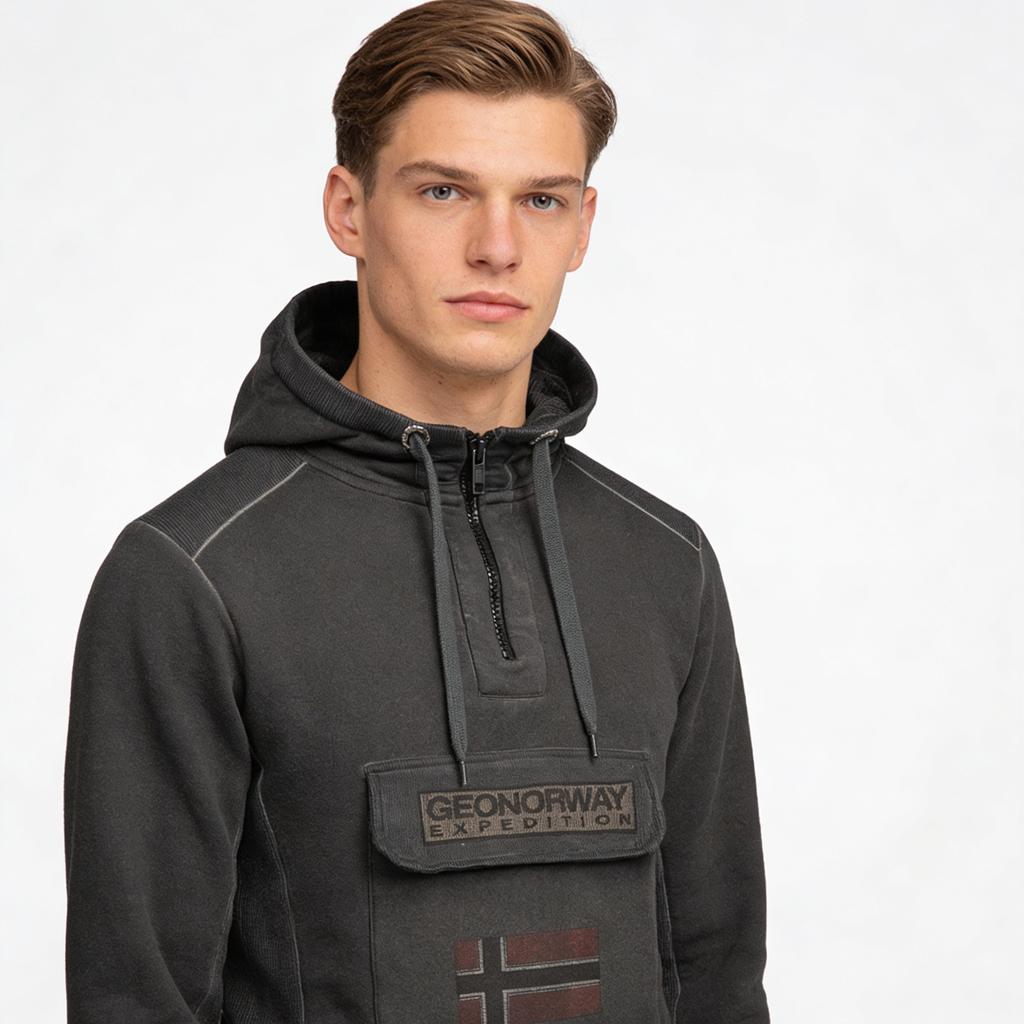 Bluza z kapturem męska Geographical Norway GYMCLASS EO TIEDYE BADGE MEN 100 zamek 3/4 czarna (WU8270H-GNO-BLACK)