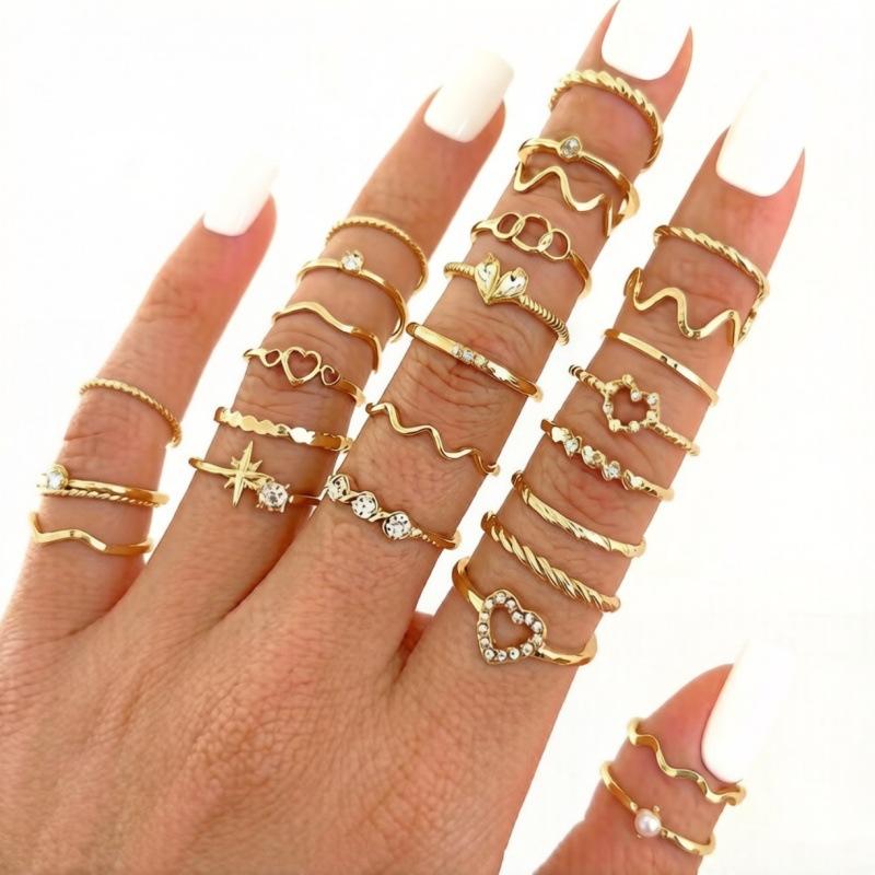 28Pcs Crystal Heart Decor Geometric Knuckle Rings Set for Women Fashion Hypoallergenic Finger Rings for Party Dating Wear