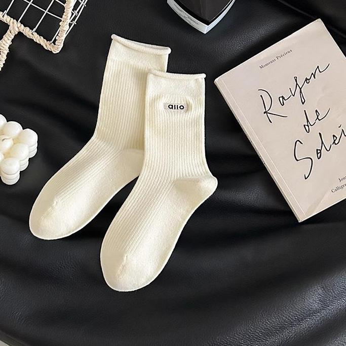 Женские осенние новые однотонные носки-гольфы без косточек с вышивкой букв