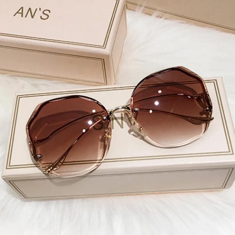 Elegant Square Sunglasses Women Men Outdoors Casual Sun Glasses Female Male Designer Mirror Travel Shades