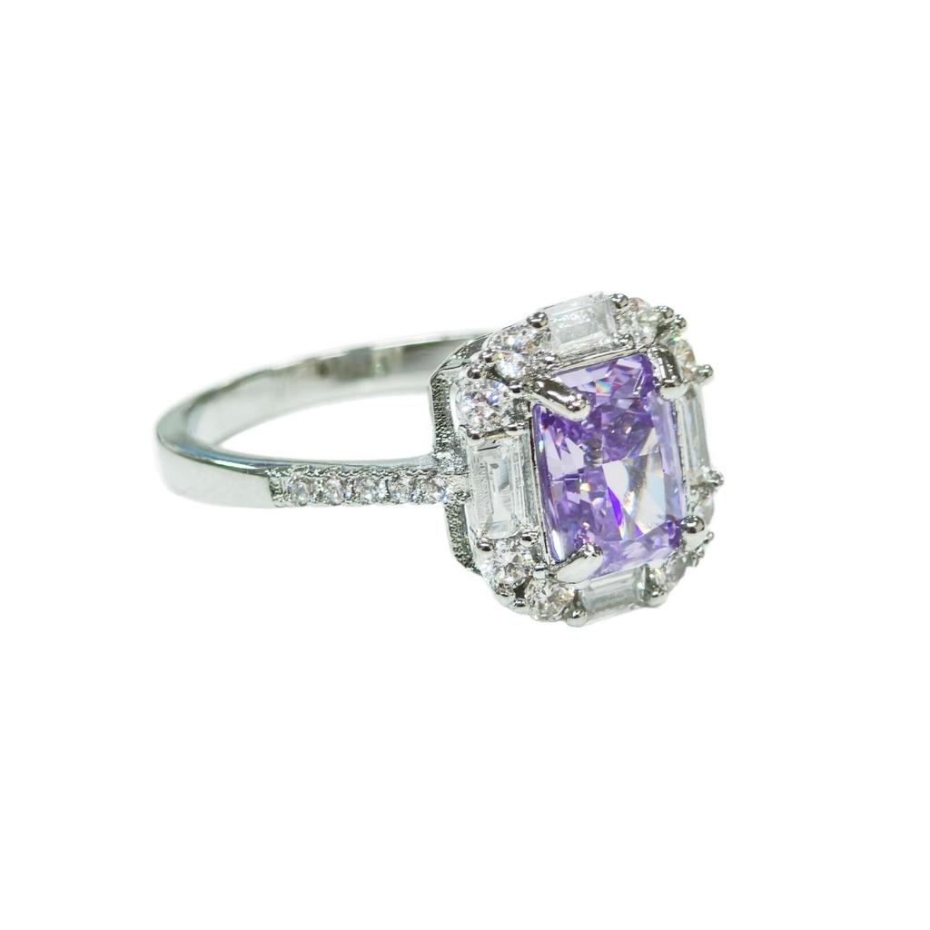 Gessen Jewelry Роскошное прямоугольное кольцо с инкрустацией бриллиантами