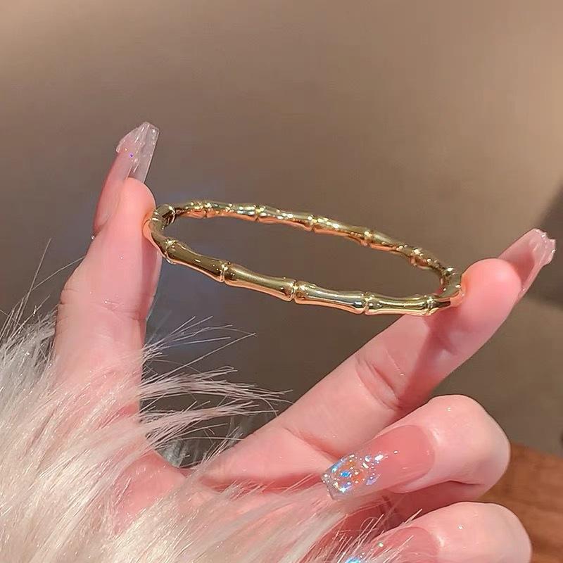 Hot-Selling Titanium Steel Luxury Bracelet Collection: Versatile Design