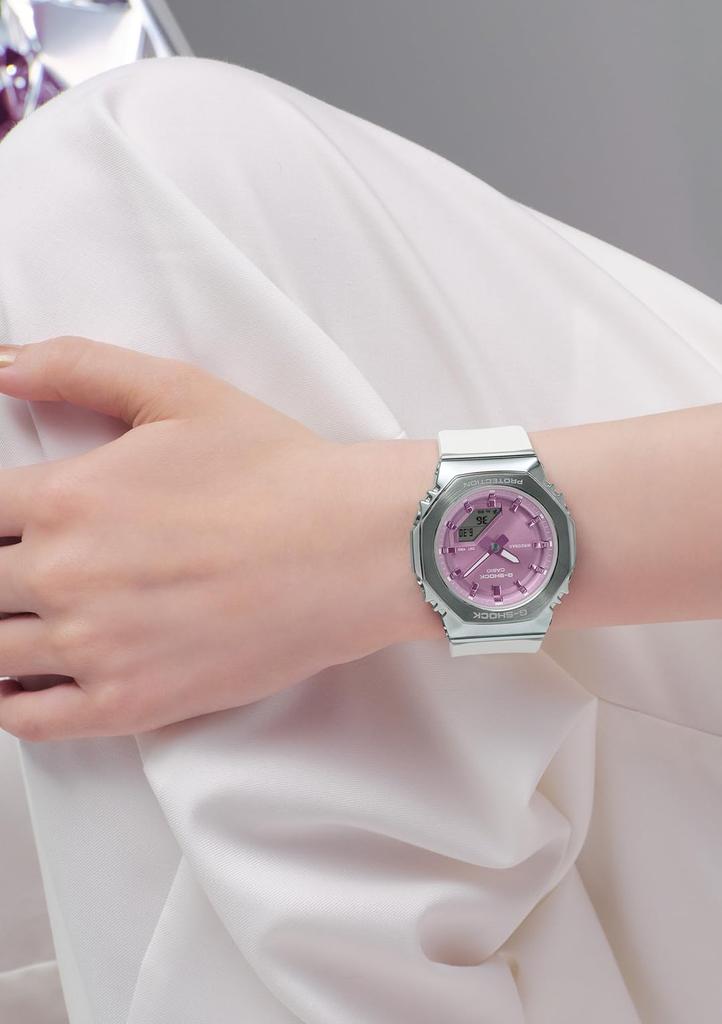 Часы Металл, покрытый биомассой пластик Белый [Casio] G-Shock [] GM-S2110-7A6JF Женский