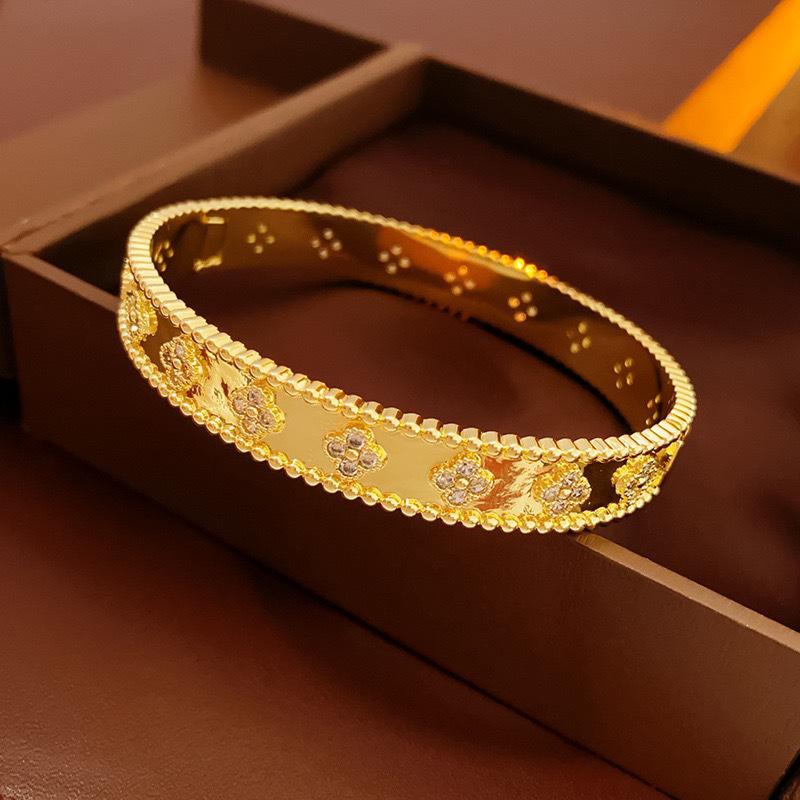 Браслет-калейдоскоп в европейском и американском стиле - Женская легкая роскошь, Универсальный дизайн с четырехлистным клевером