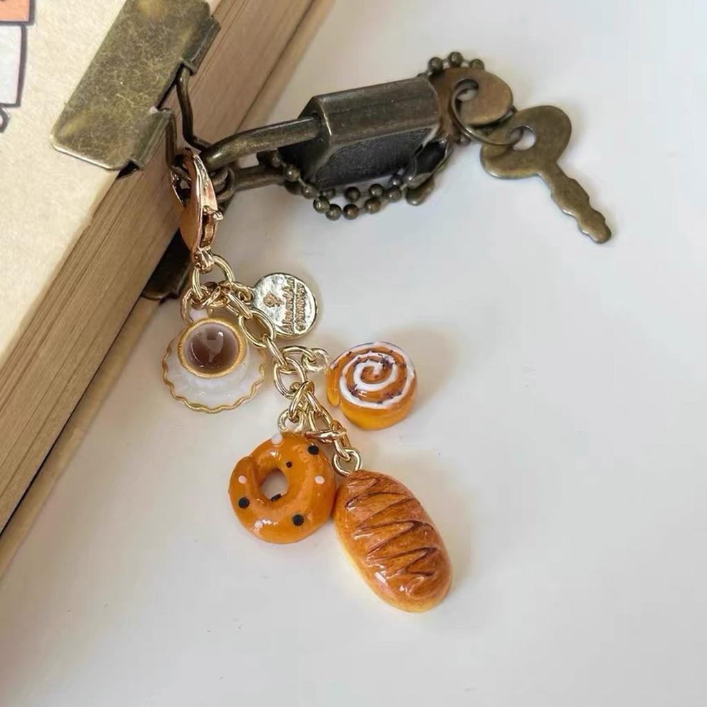 Модный брелок для ключей в виде хлеба с пряжкой Практичный и привлекающий внимание аксессуар для студентов и законодателей моды