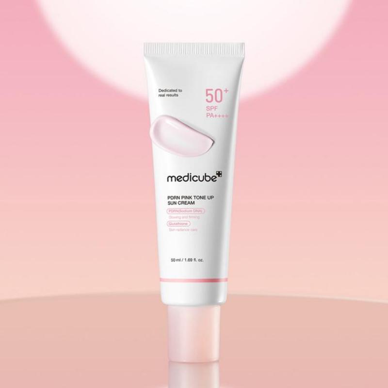 Medicube PDRN Розовый тонизирующий солнцезащитный крем SPF 50+ PA++++ 50 мл