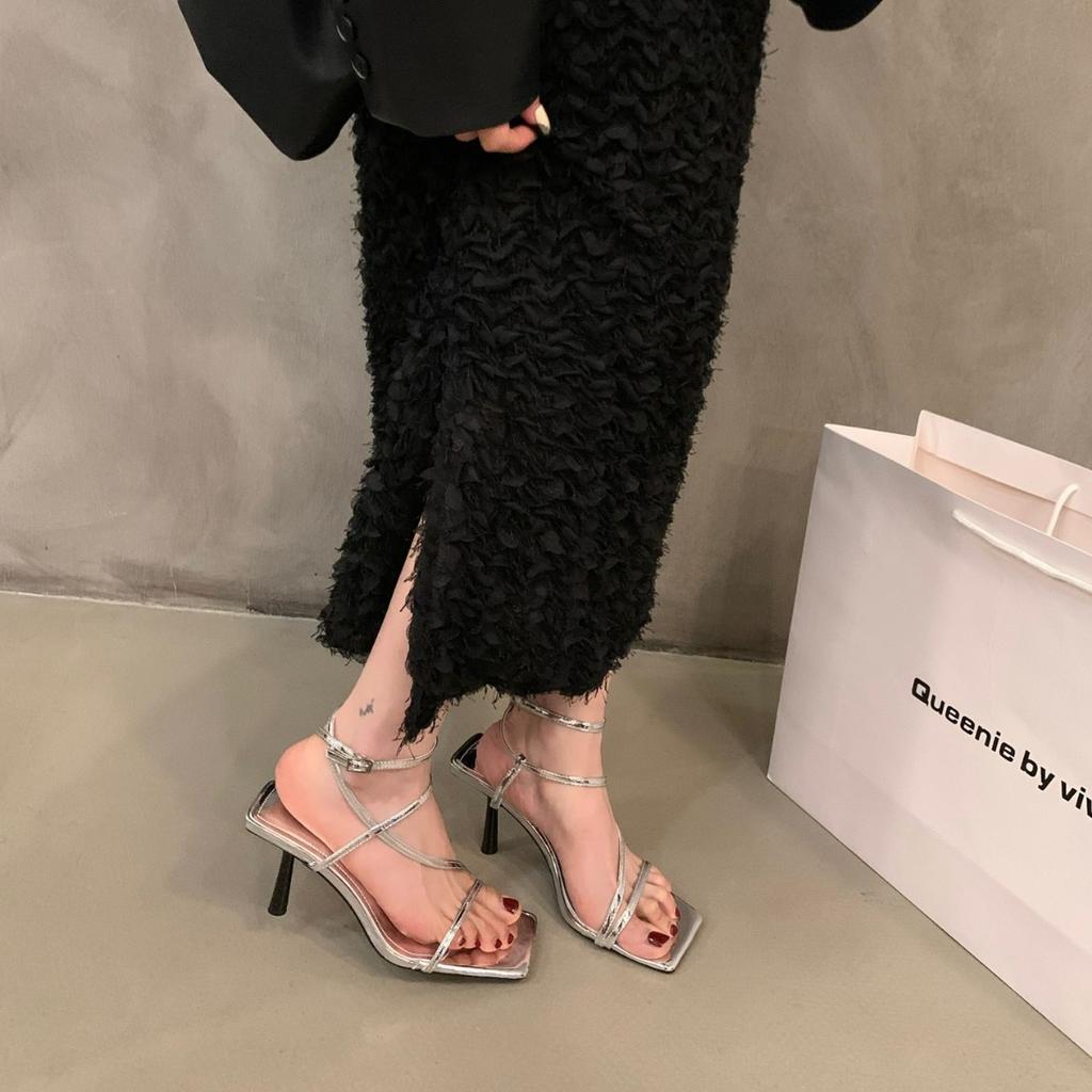 Французские босоножки на высоком каблуке, сказочные туфли 2024 года, новые летние темпераментные черные туфли на шпильке с ремешком в римском стиле