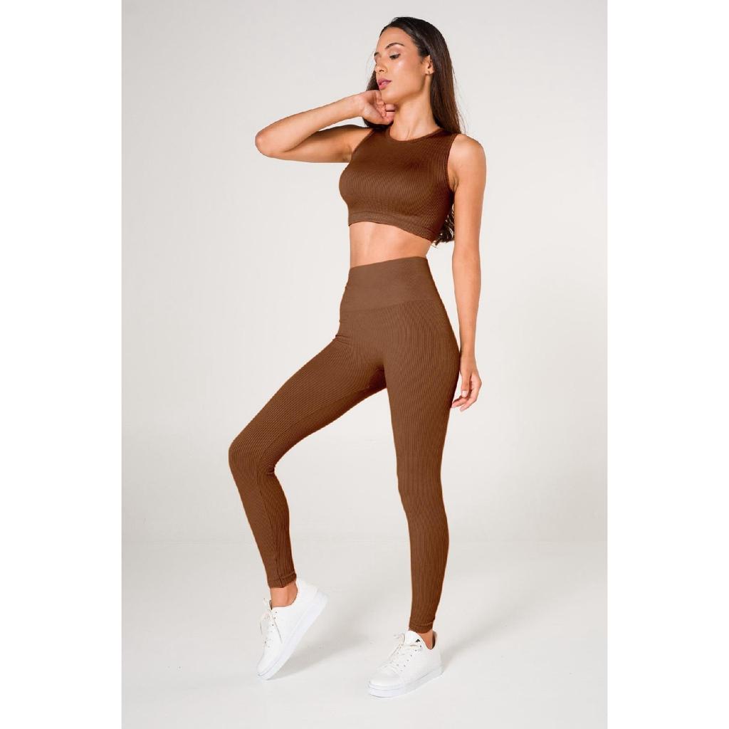 Бесшовный спортивный бюстгальтер в рубчик