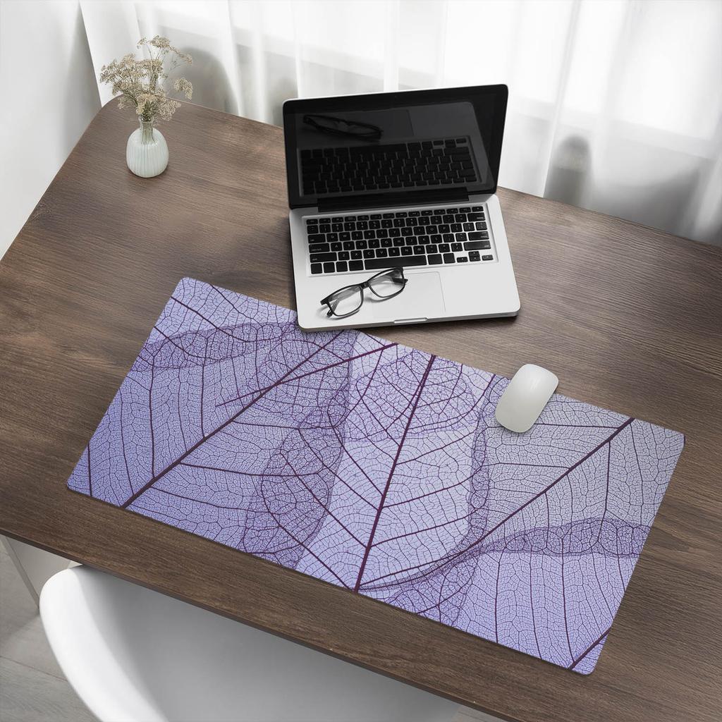 Anti-slip desk mat with a delicate leaf pattern 90x45 cm