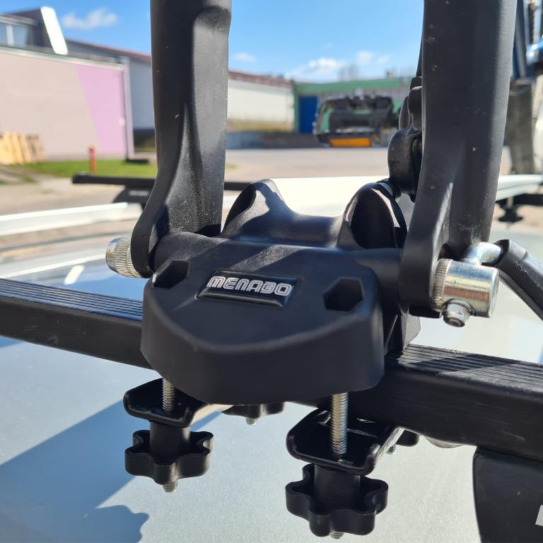 Bagażnik Uchwyt Rowerowy Na Dach Menabo Bike Pro Srebrny Na Rower