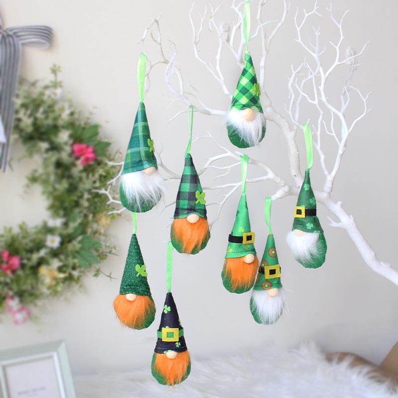 Кукла-подвеска «Зеленый эльф» на ирландский фестиваль. Украшения для окон ко Дню Святого Патрика