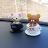 Rilakkuma Фигурки Действия Новая Милая Кивающая Расслабленная Кукла-Медведь Модель Автомобиля Украшение на Солнечной Энергии Домашний Декор Классические Игрушки для Детей Подарок