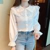 Весенняя мода Slim Fit Женские белые повседневные рубашки Кукольный воротник с длинным рукавом Кружевная женская блузка