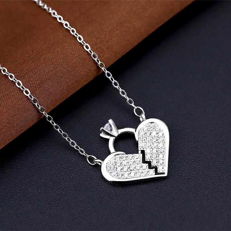 Love Necklace for Women Versatile Niche Heart Shape Light Luxury Beating Heart Pendant